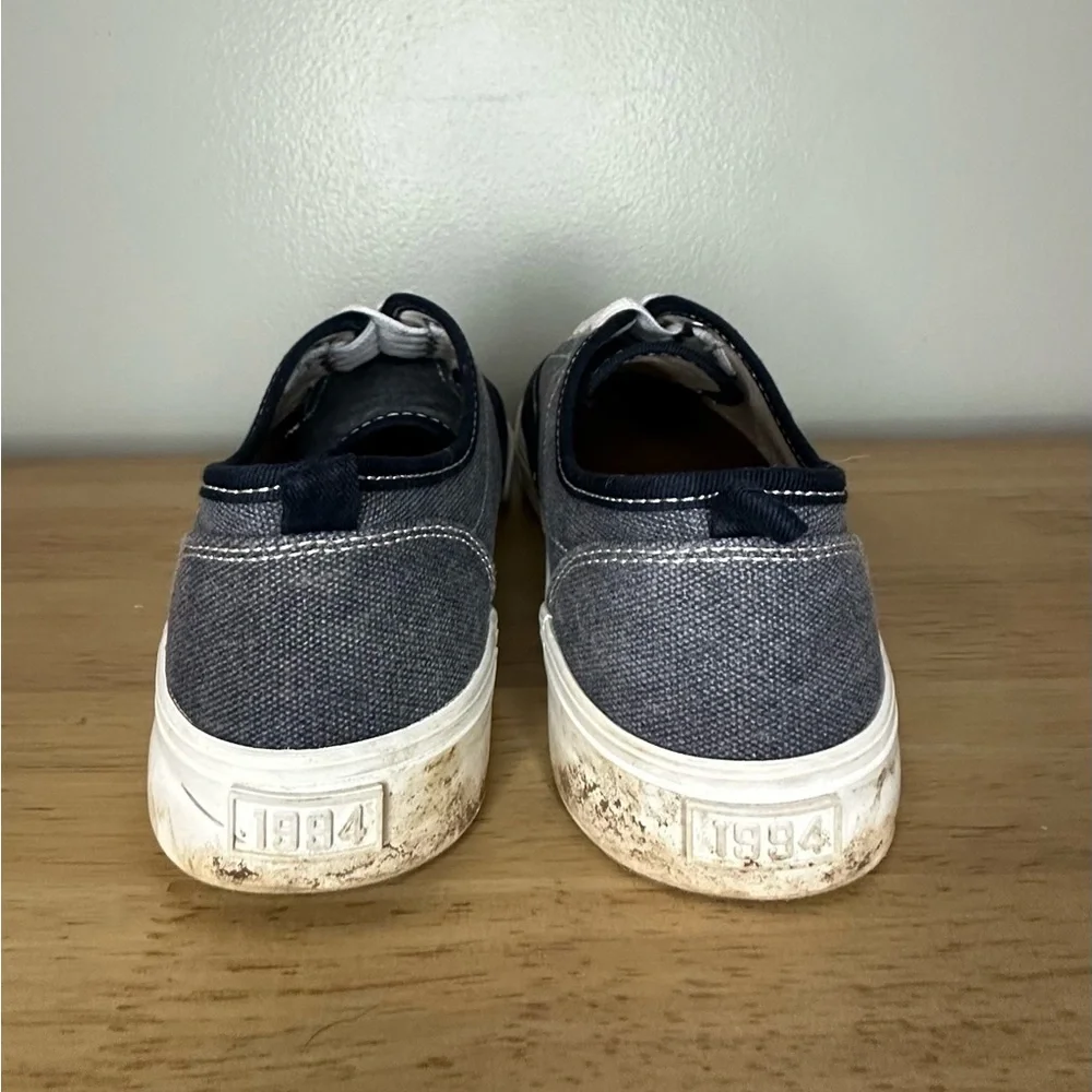Old Navy Casual Slip On Canvas Shoe‎ Navy Gray Boys 4 Faux White Laces